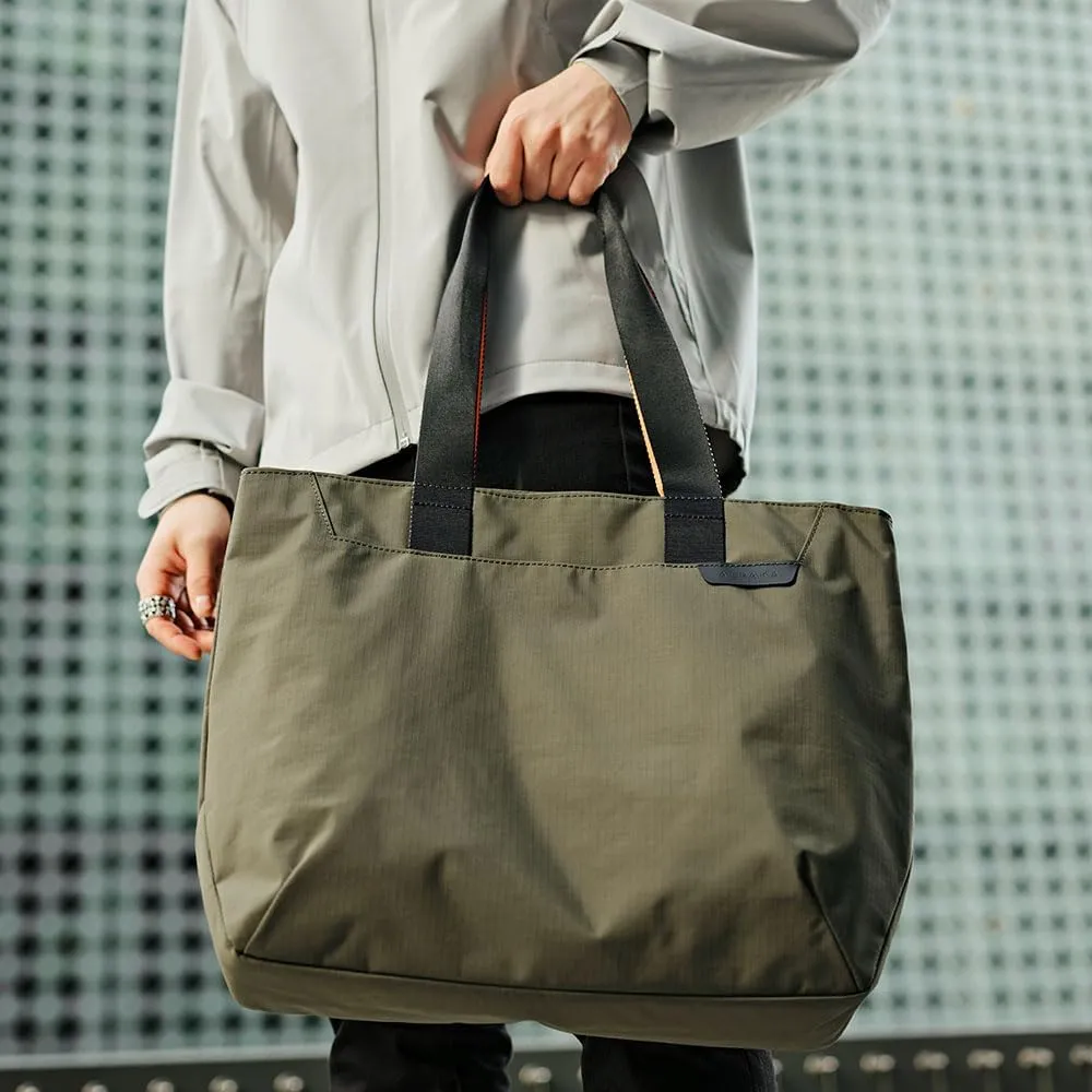 ALPAKA Elements Tote Bag 14.5L - Travel Totes with Lightweight, Foldable, Self-Standing, 8 Internal Pockets, Magnetic Suction