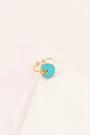 Circle, marble stone ring with a gold peak cut out