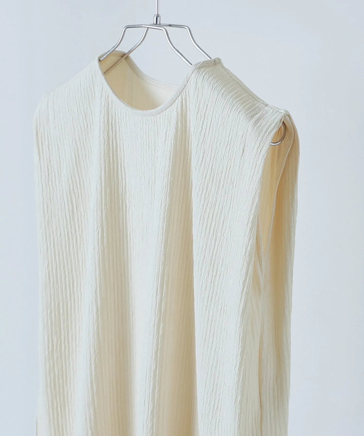 Shiny pleated shoulder tuck tops