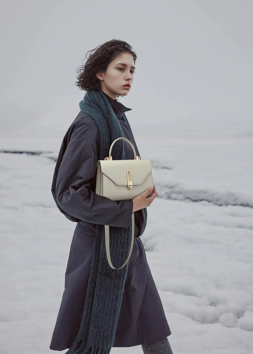 Top Handle Bag Fashion Leather Satchel Bag for Ladies, Zipper Pocket, MetalLeather tote bag for Women.